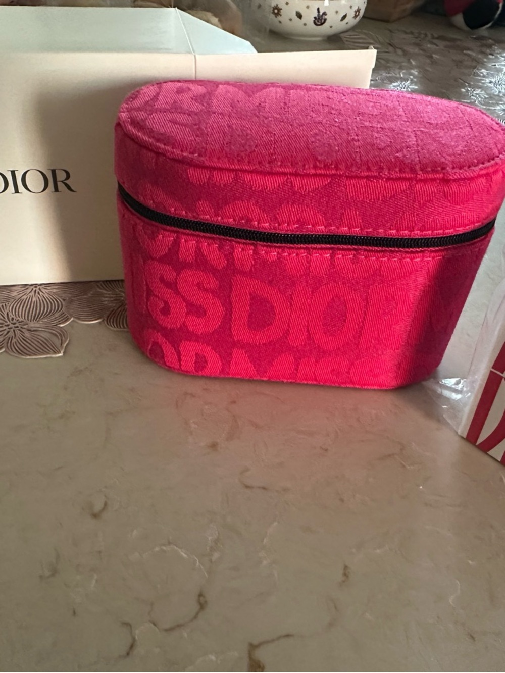 Beautiful DIOR Pink Miss Dior Cosmetic Case & Miss Dior Parfum - Picture 3 of 4